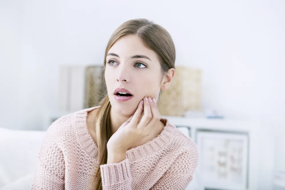 Woman with jaw pain